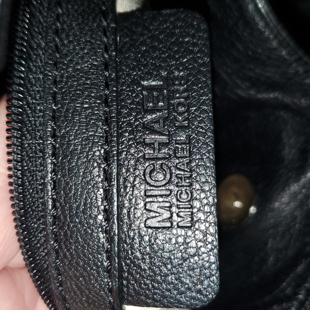 Michael Kors Black Shoulder Bag with Chain Detail. - Picture 6 of 10
